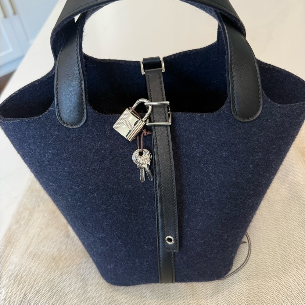 🔥🔥 💙💙Authentic Hermes Picotin Lock 18 PM bag in Bleu Nuit Feutre Wool 🔥🔥💙💙